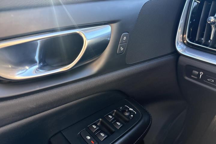 Sort Volvo V60 fra 2022