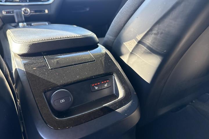 Sort Volvo V60 fra 2022