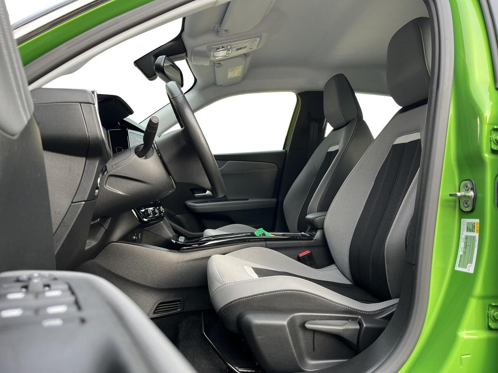 Grøn Opel Mokka-e fra 2023