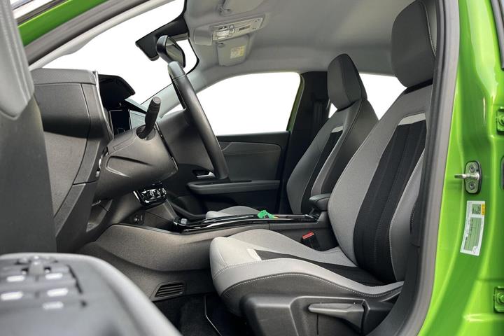 Grøn Opel Mokka-e fra 2023