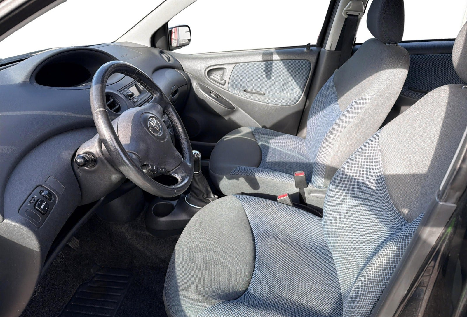 Sort Toyota Yaris fra 2006