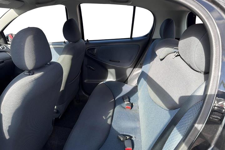 Sort Toyota Yaris fra 2006