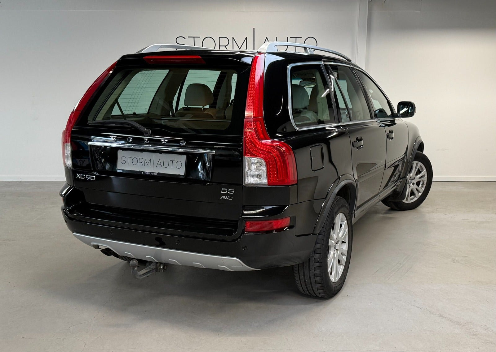 Sort Volvo XC90 fra 2014