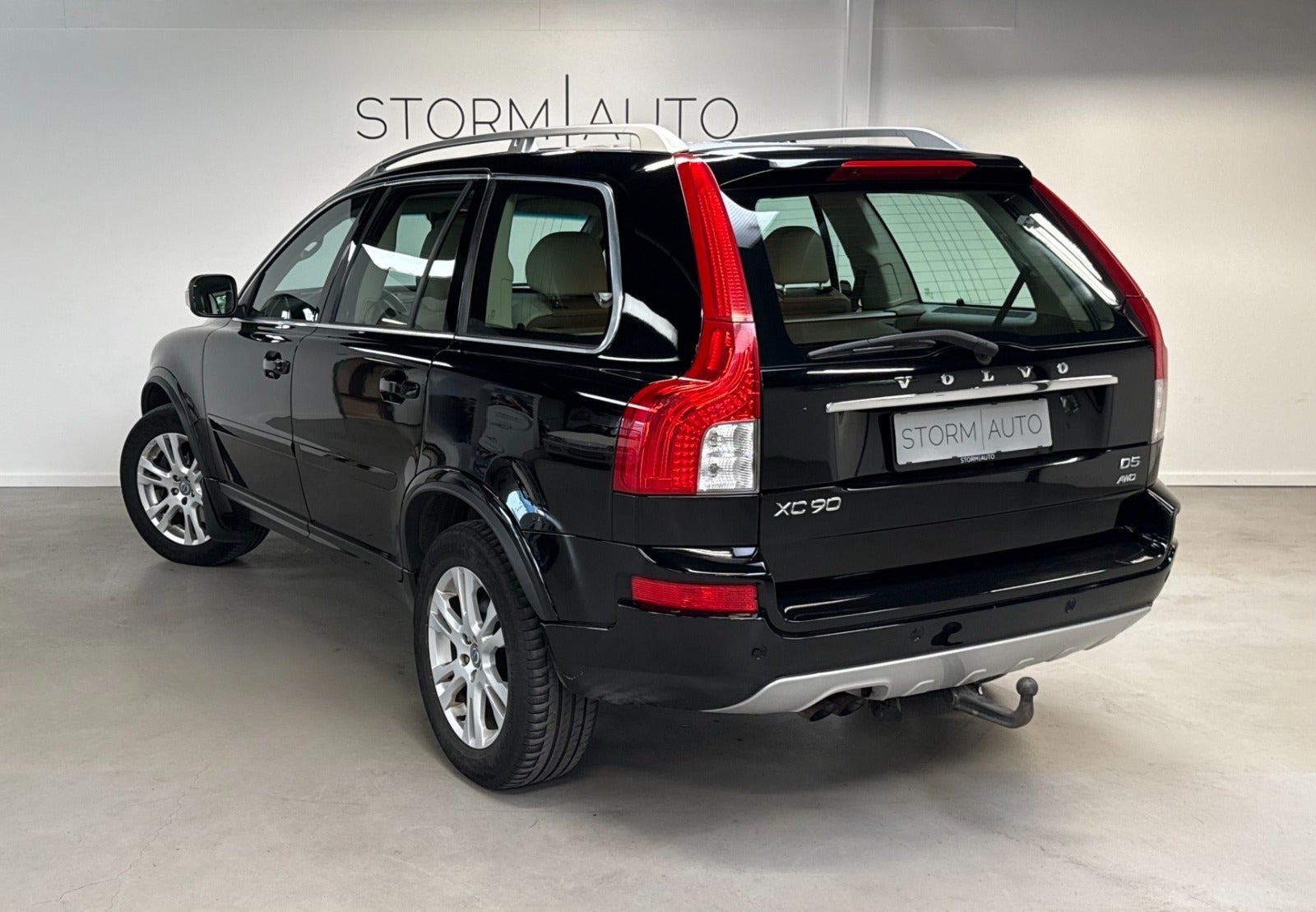 Sort Volvo XC90 fra 2014