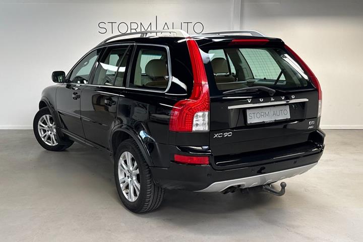 Sort Volvo XC90 fra 2014