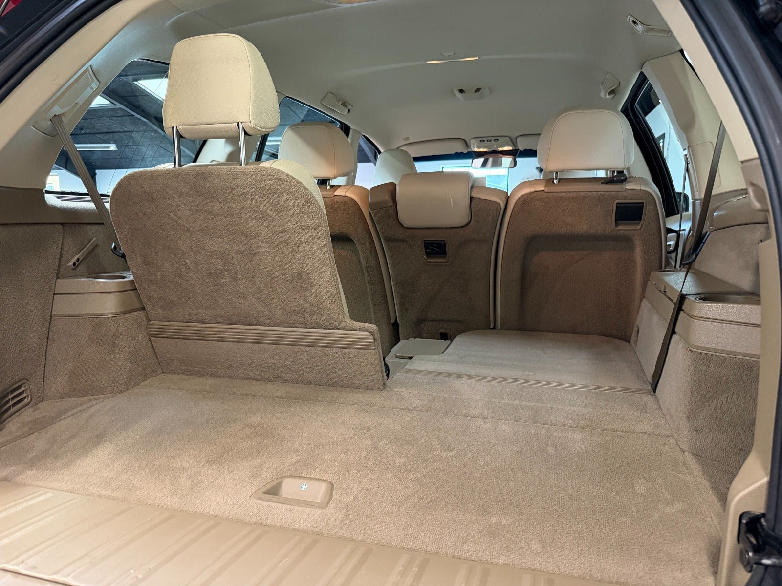 Sort Volvo XC90 fra 2014