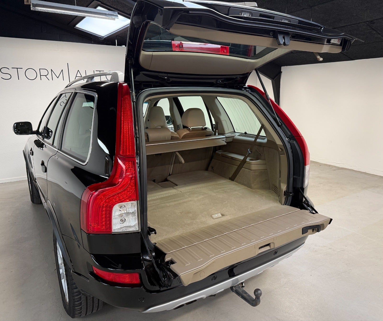 Sort Volvo XC90 fra 2014
