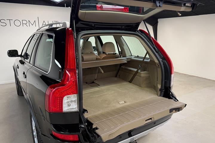 Sort Volvo XC90 fra 2014