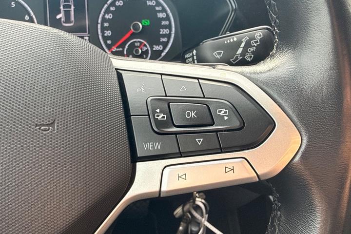 Grå VW T-Cross fra 2021
