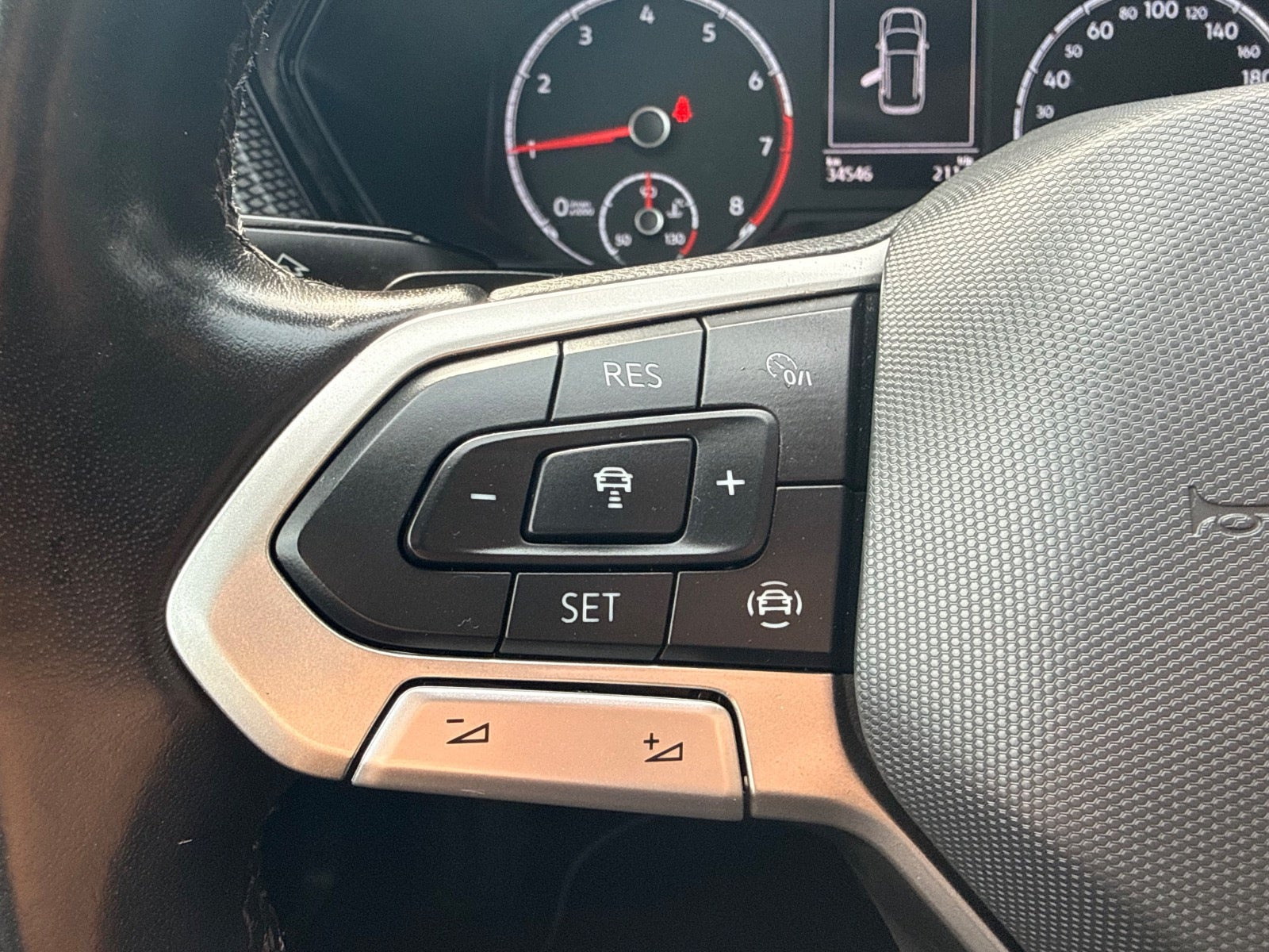 Grå VW T-Cross fra 2021
