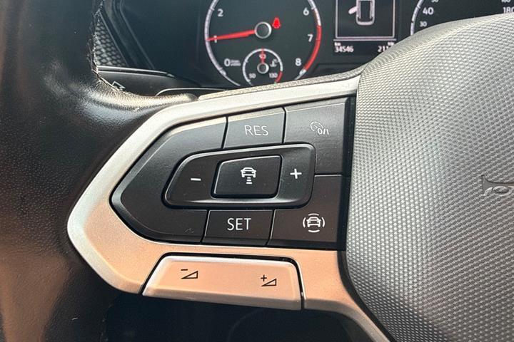 Grå VW T-Cross fra 2021