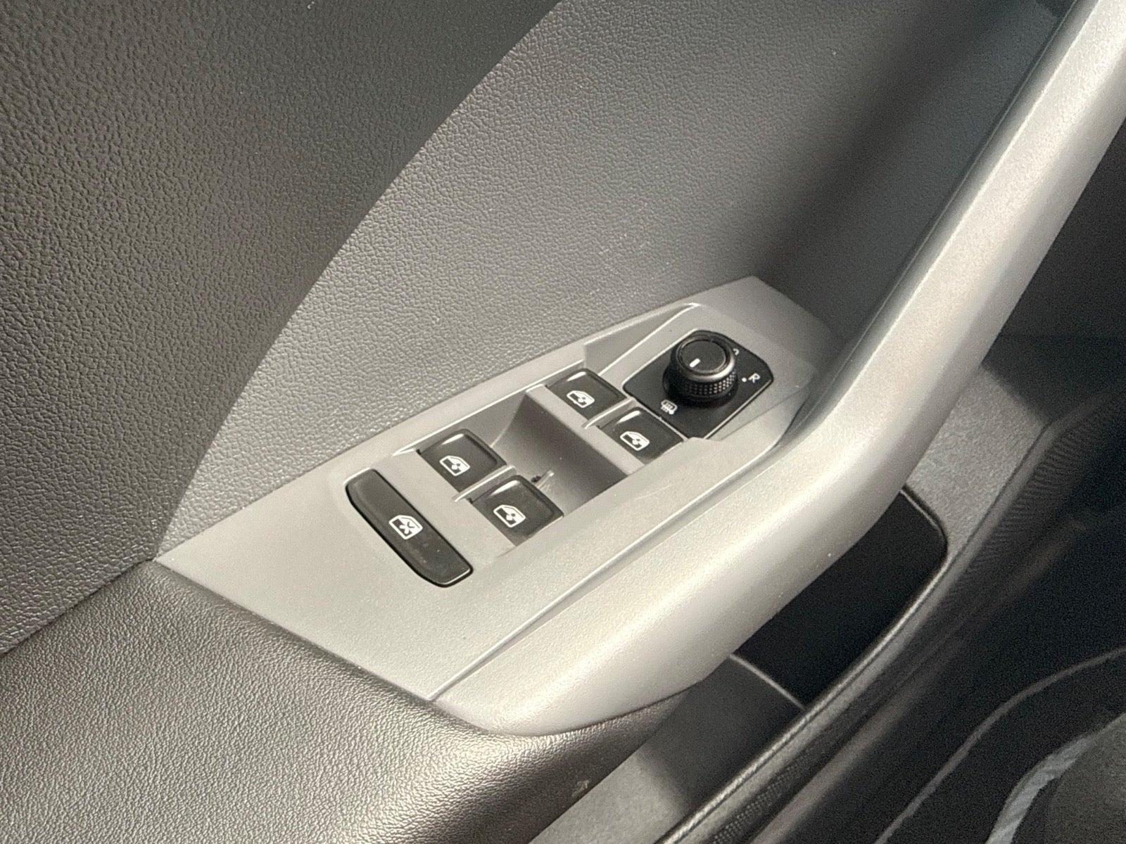 Grå VW T-Cross fra 2021