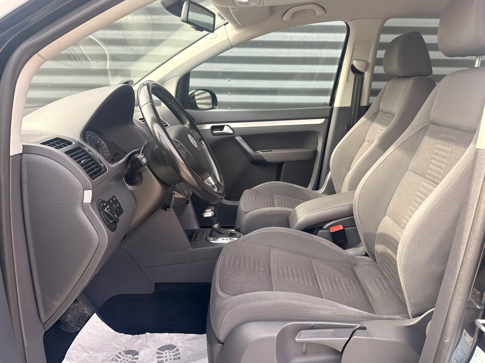 Sort VW Touran fra 2008