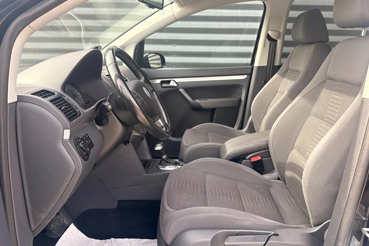 Sort VW Touran fra 2008