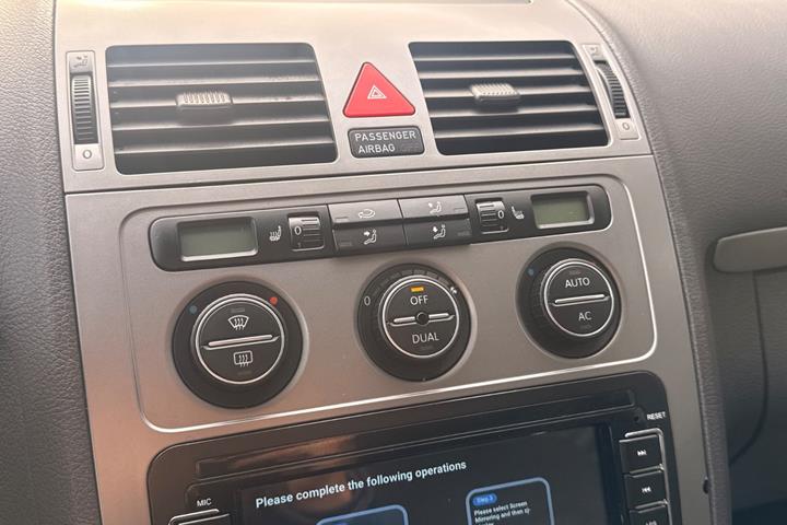 Sort VW Touran fra 2008