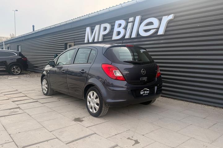 Grøn Opel Corsa fra 2008