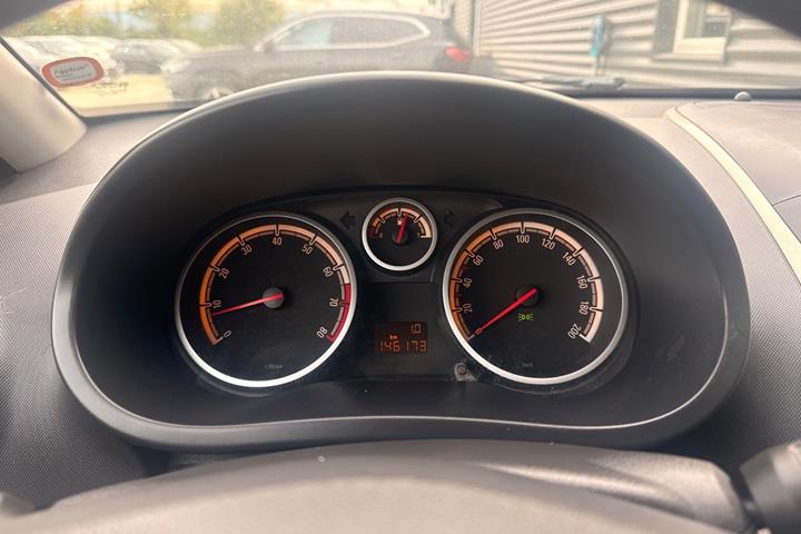 Grøn Opel Corsa fra 2008