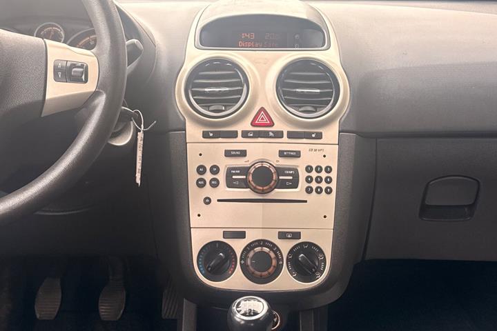 Grøn Opel Corsa fra 2008
