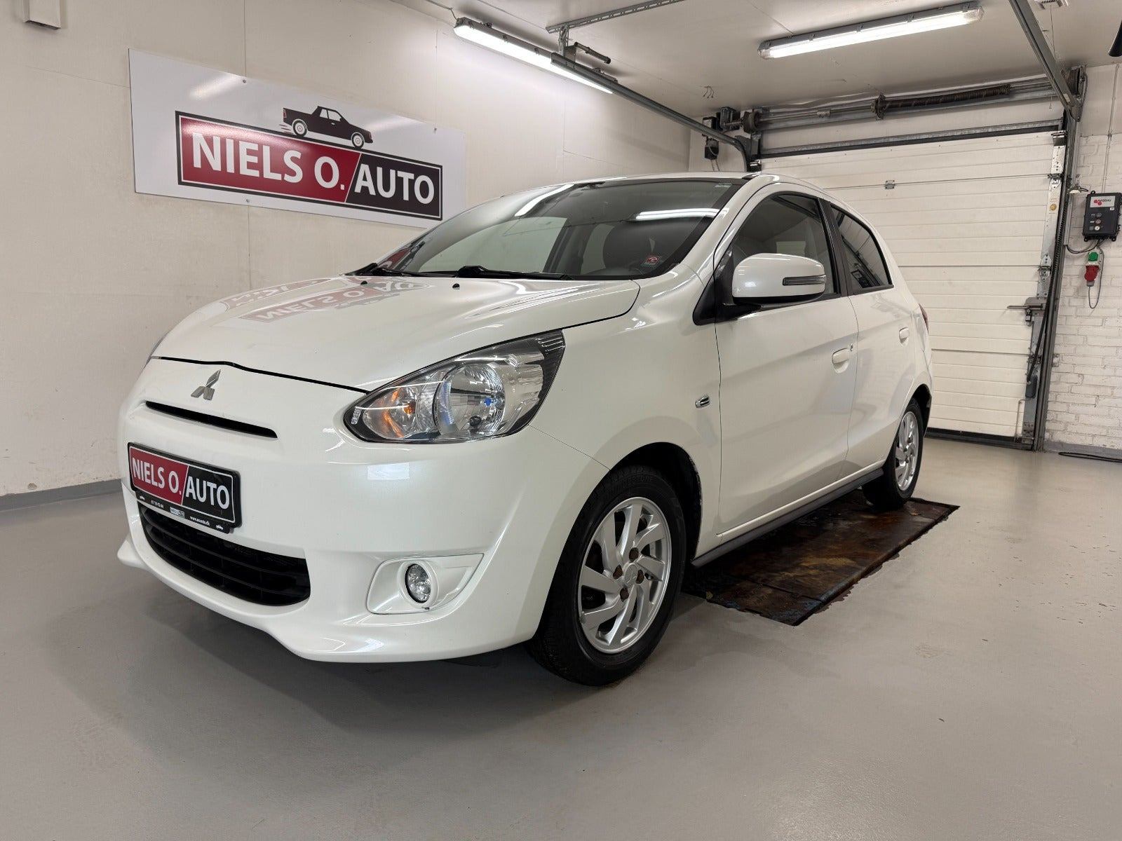 Hvid Mitsubishi Space Star fra 2015