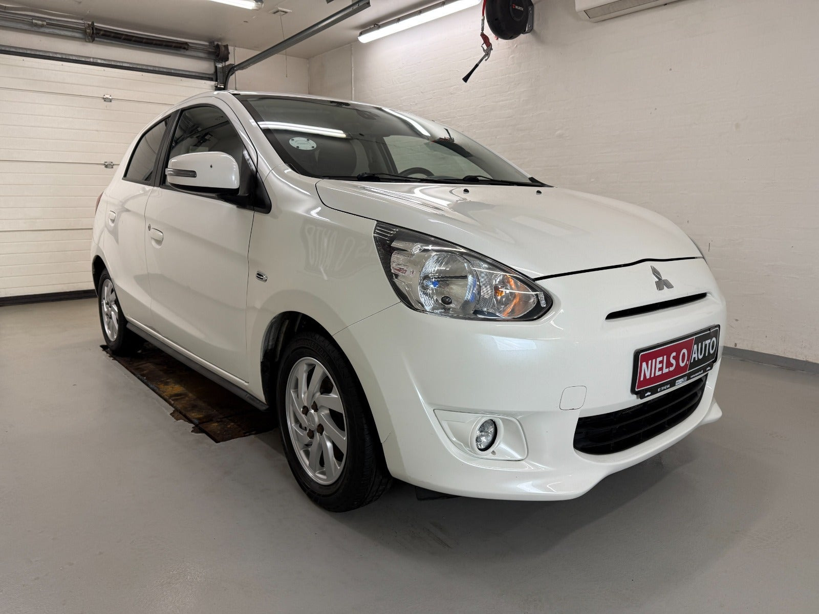 Hvid Mitsubishi Space Star fra 2015