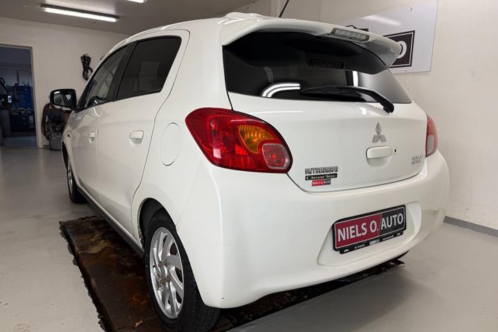 Hvid Mitsubishi Space Star fra 2015