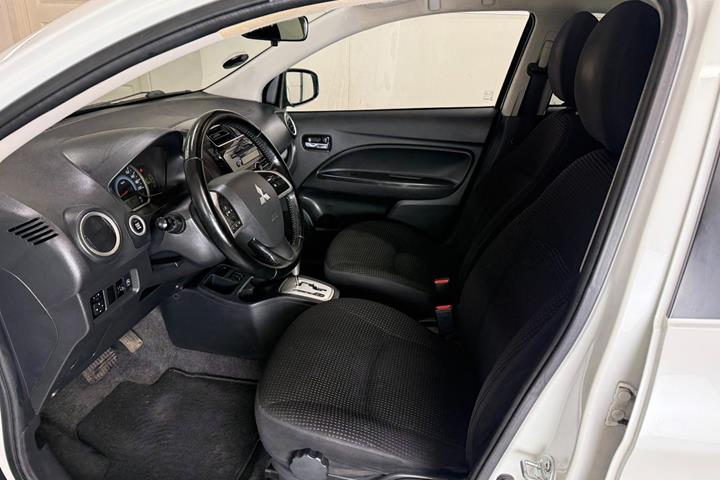 Hvid Mitsubishi Space Star fra 2015