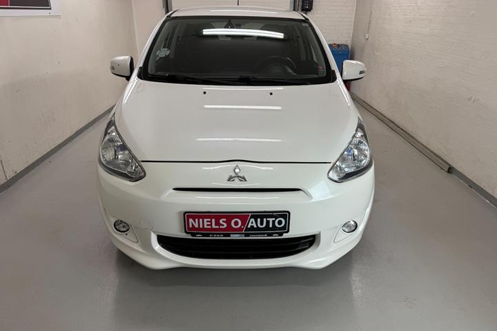 Hvid Mitsubishi Space Star fra 2015