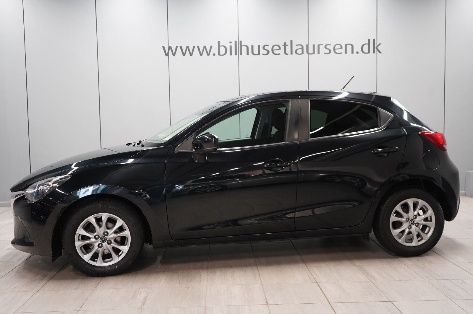 Sort Mazda 2 fra 2018