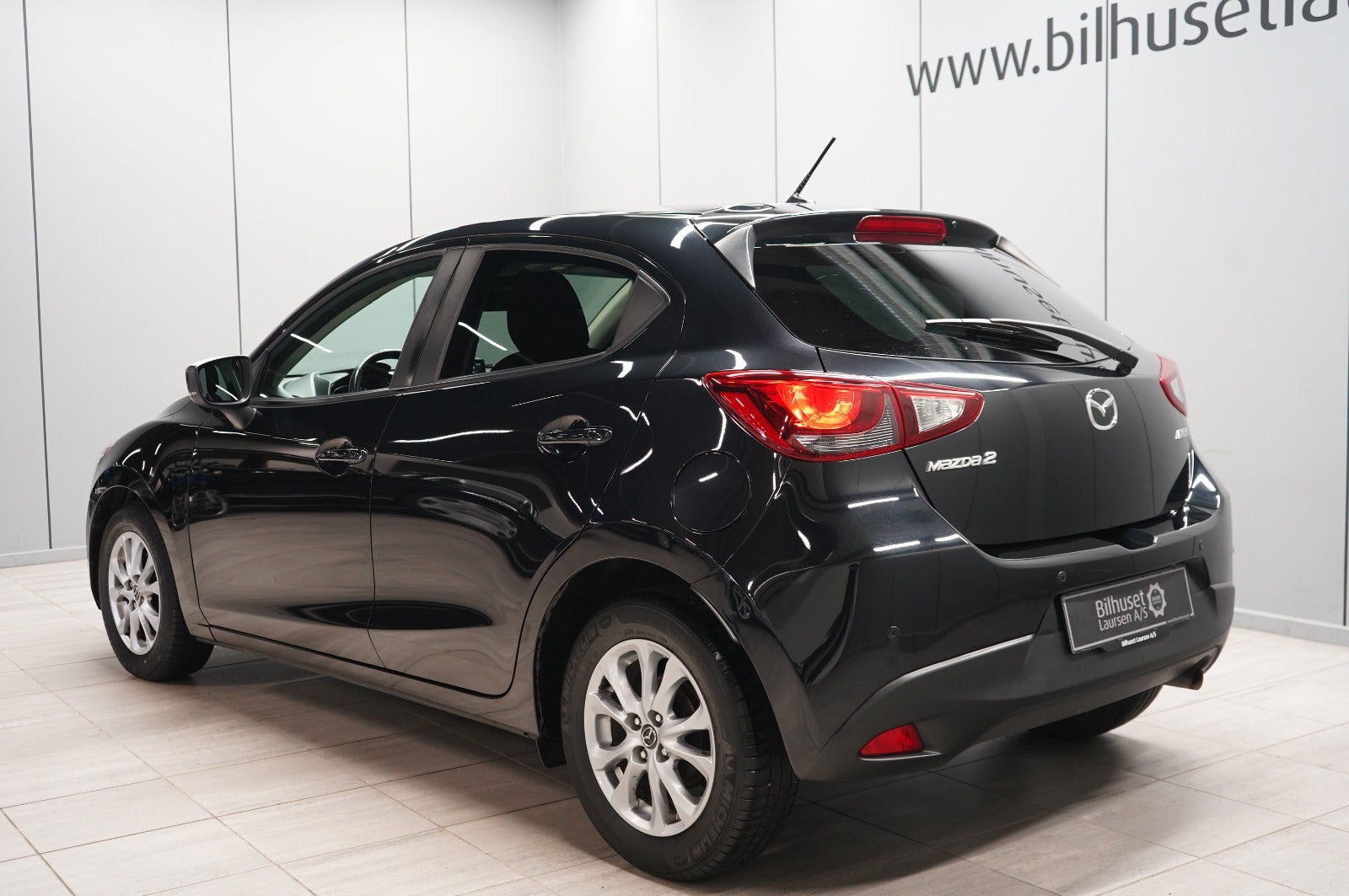 Sort Mazda 2 fra 2018