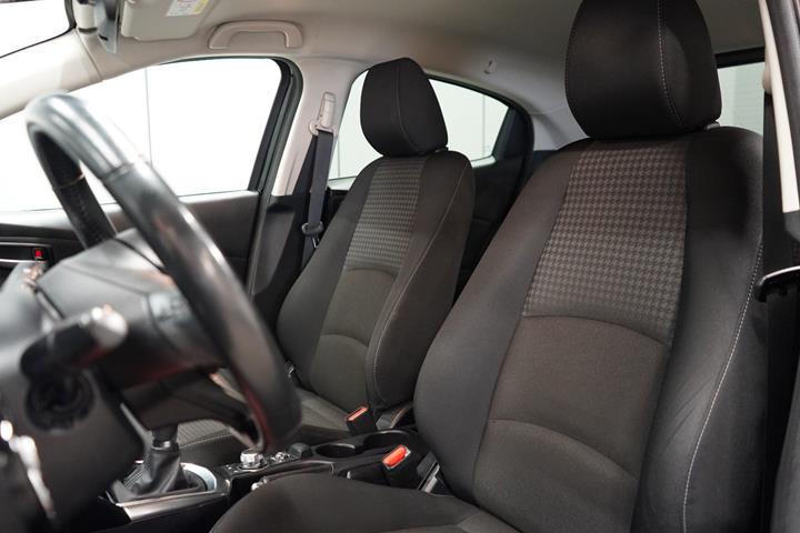 Sort Mazda 2 fra 2018