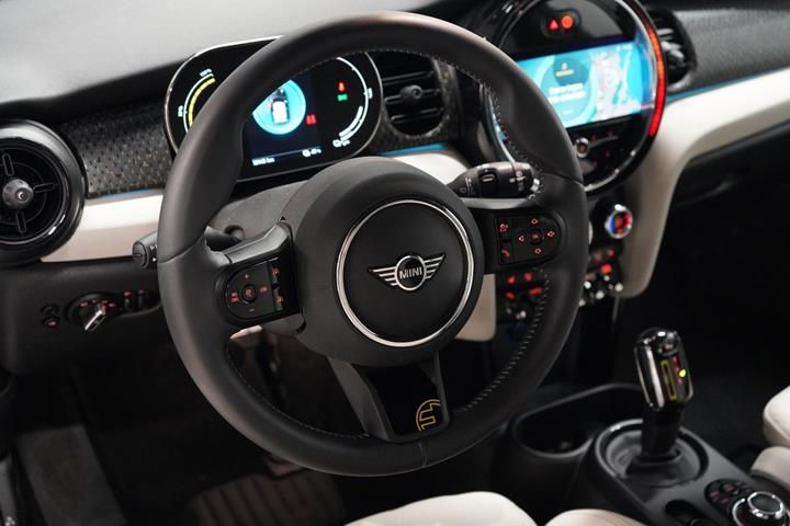 Grå Mini Cooper SE fra 2022