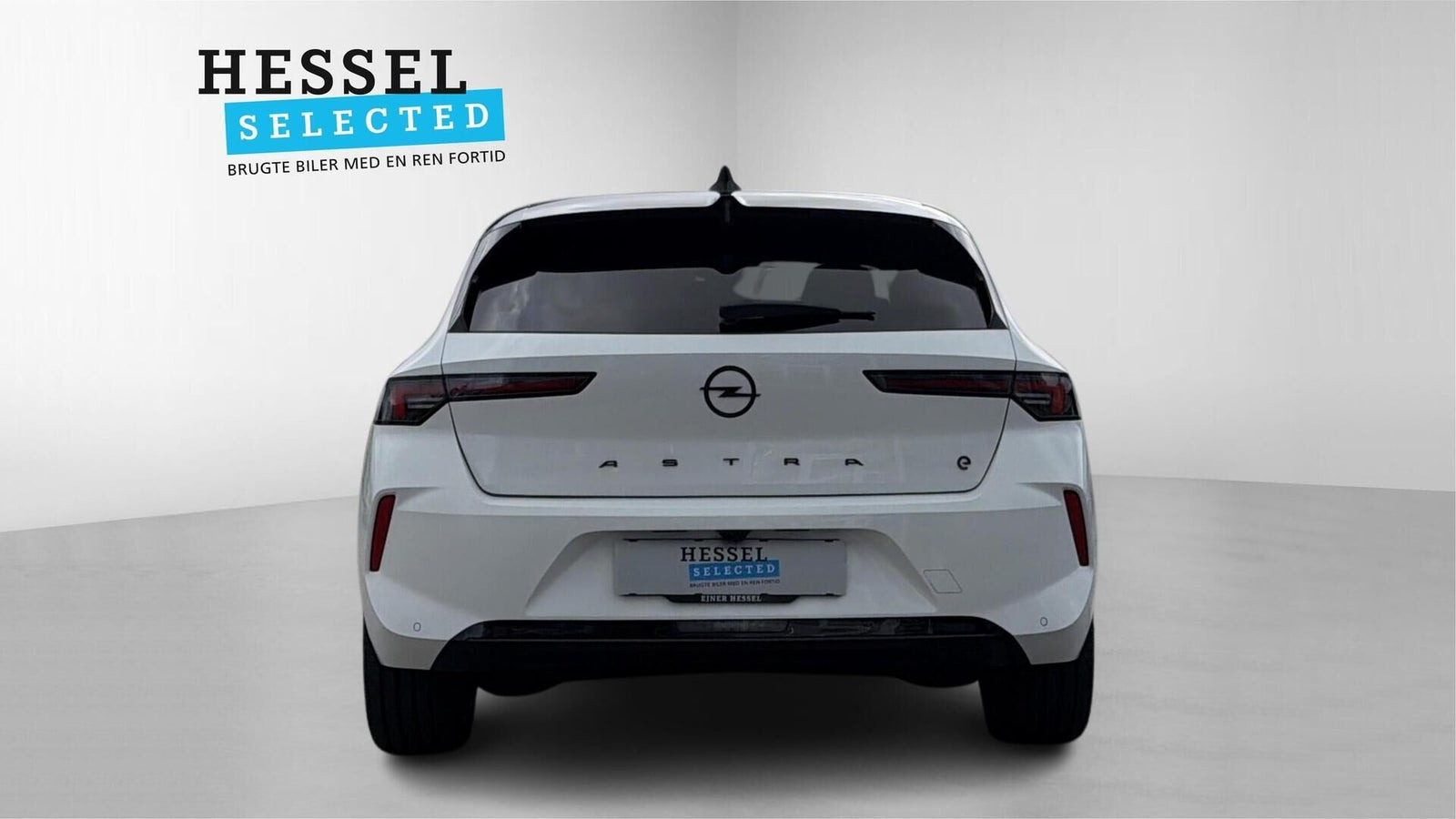 Hvid Opel Astra-e fra 2024