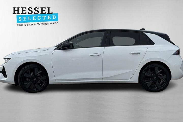 Hvid Opel Astra-e fra 2024