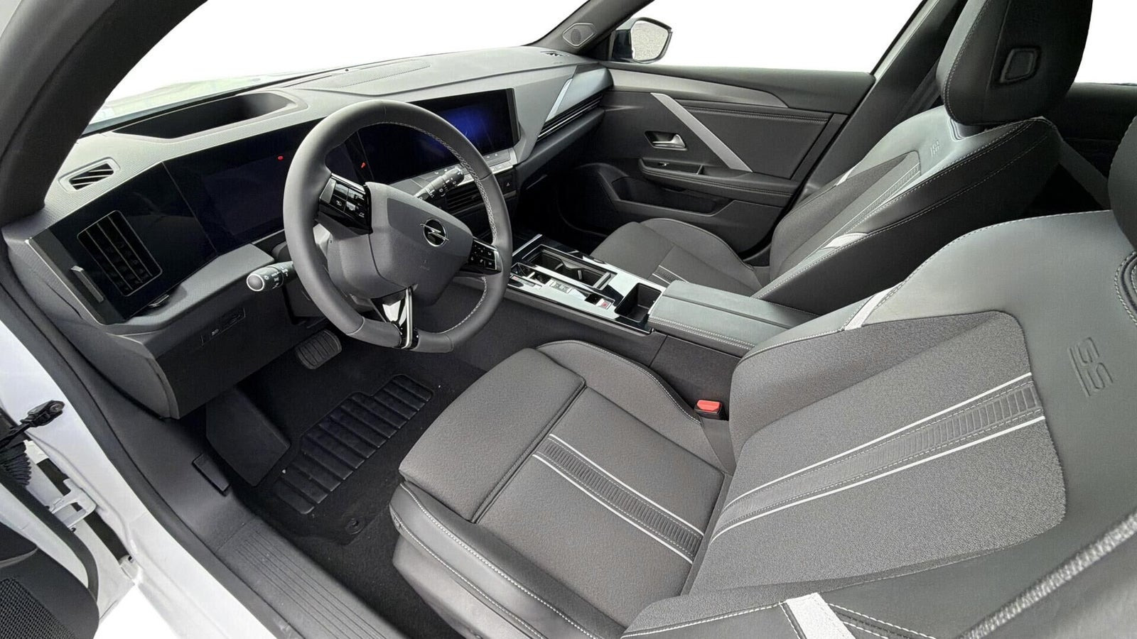 Hvid Opel Astra-e fra 2024