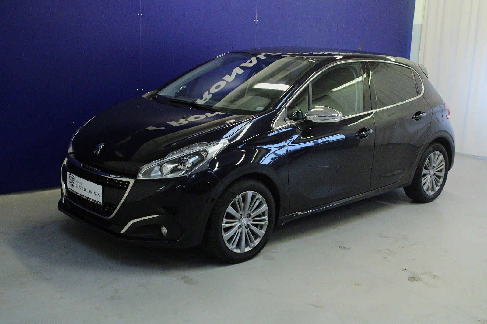 Blå Peugeot 208 fra 2016