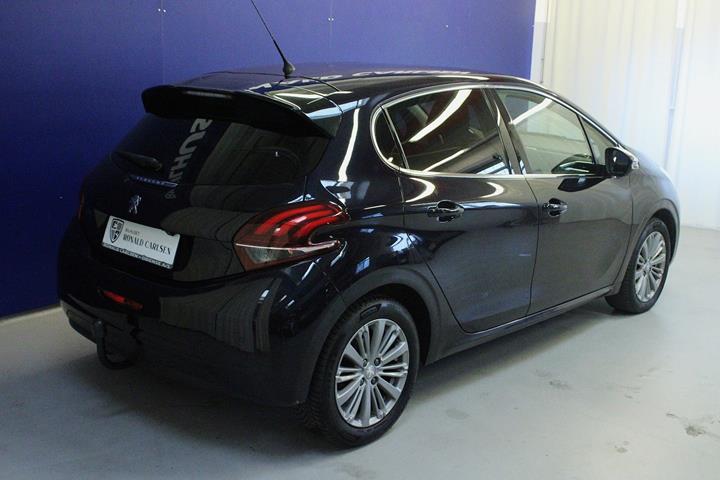 Blå Peugeot 208 fra 2016