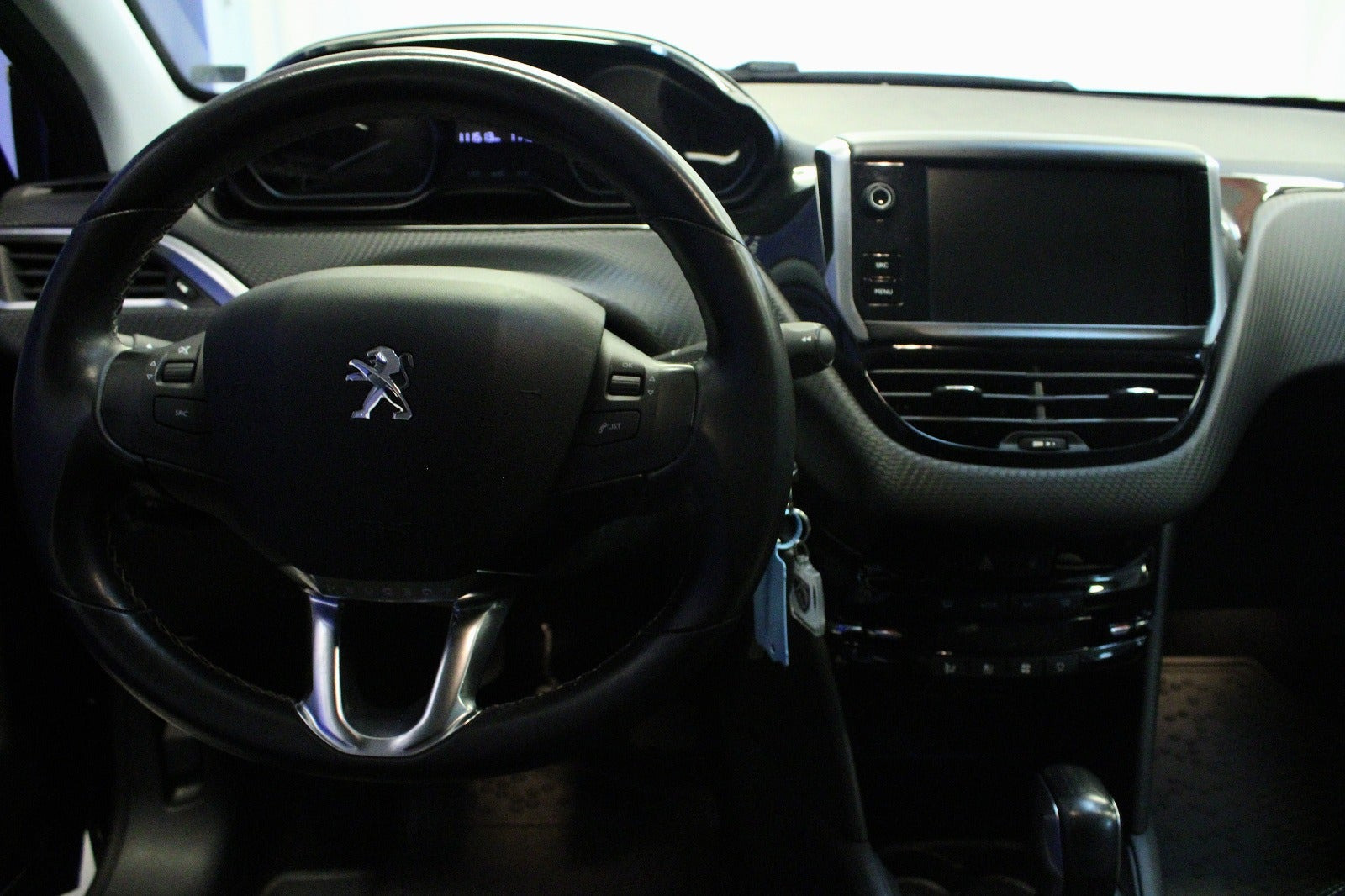 Blå Peugeot 208 fra 2016