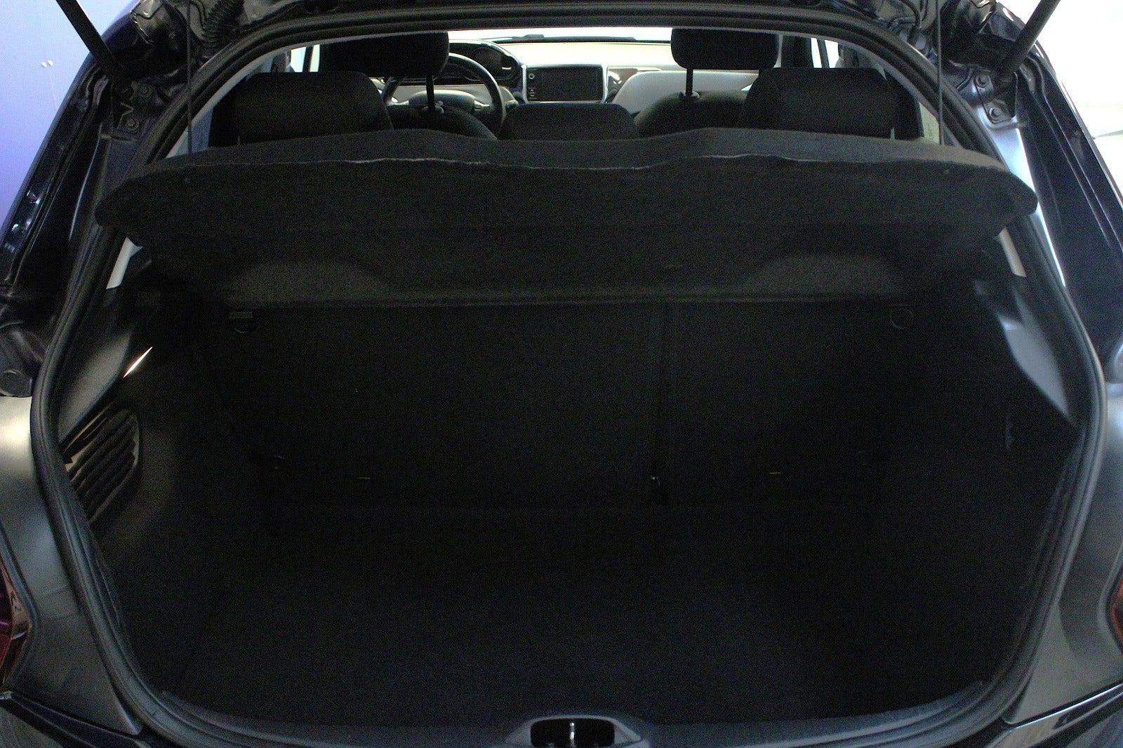 Blå Peugeot 208 fra 2016