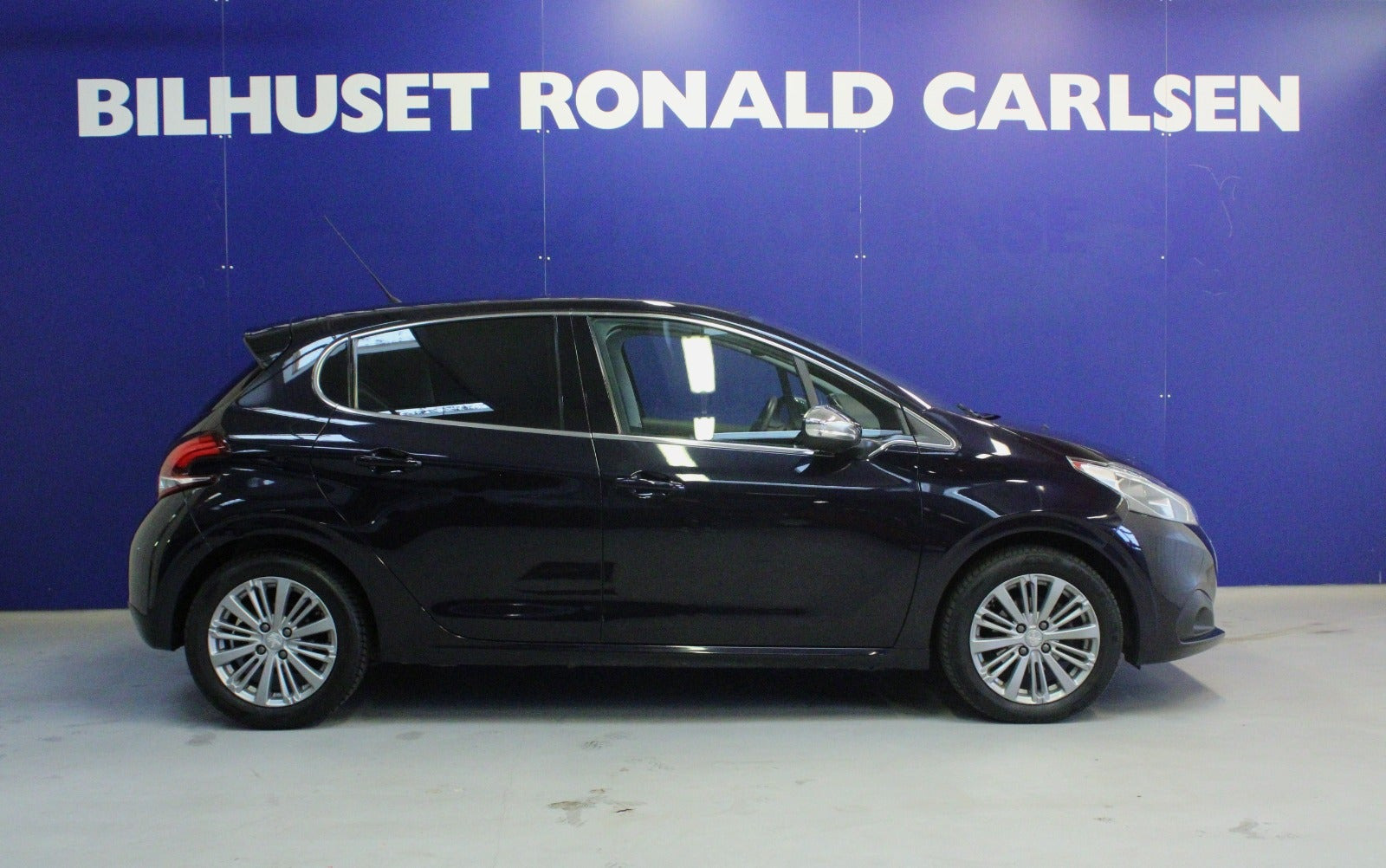 Blå Peugeot 208 fra 2016