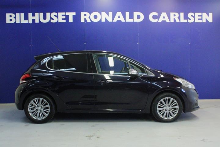 Blå Peugeot 208 fra 2016