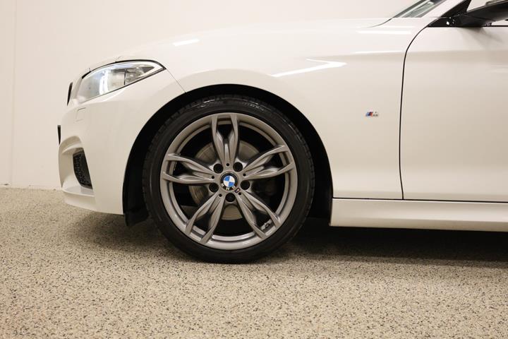 Hvid BMW 220i fra 2016