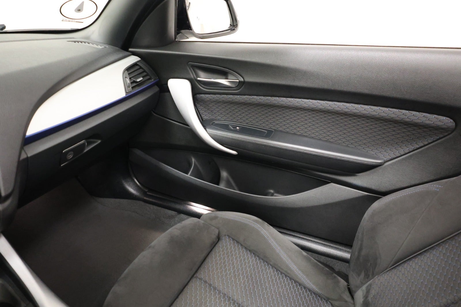 Hvid BMW 220i fra 2016