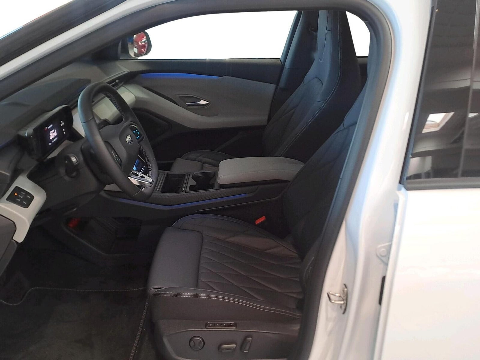 Hvid Ford Capri fra 2025