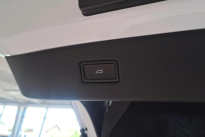 Hvid Ford Capri fra 2025
