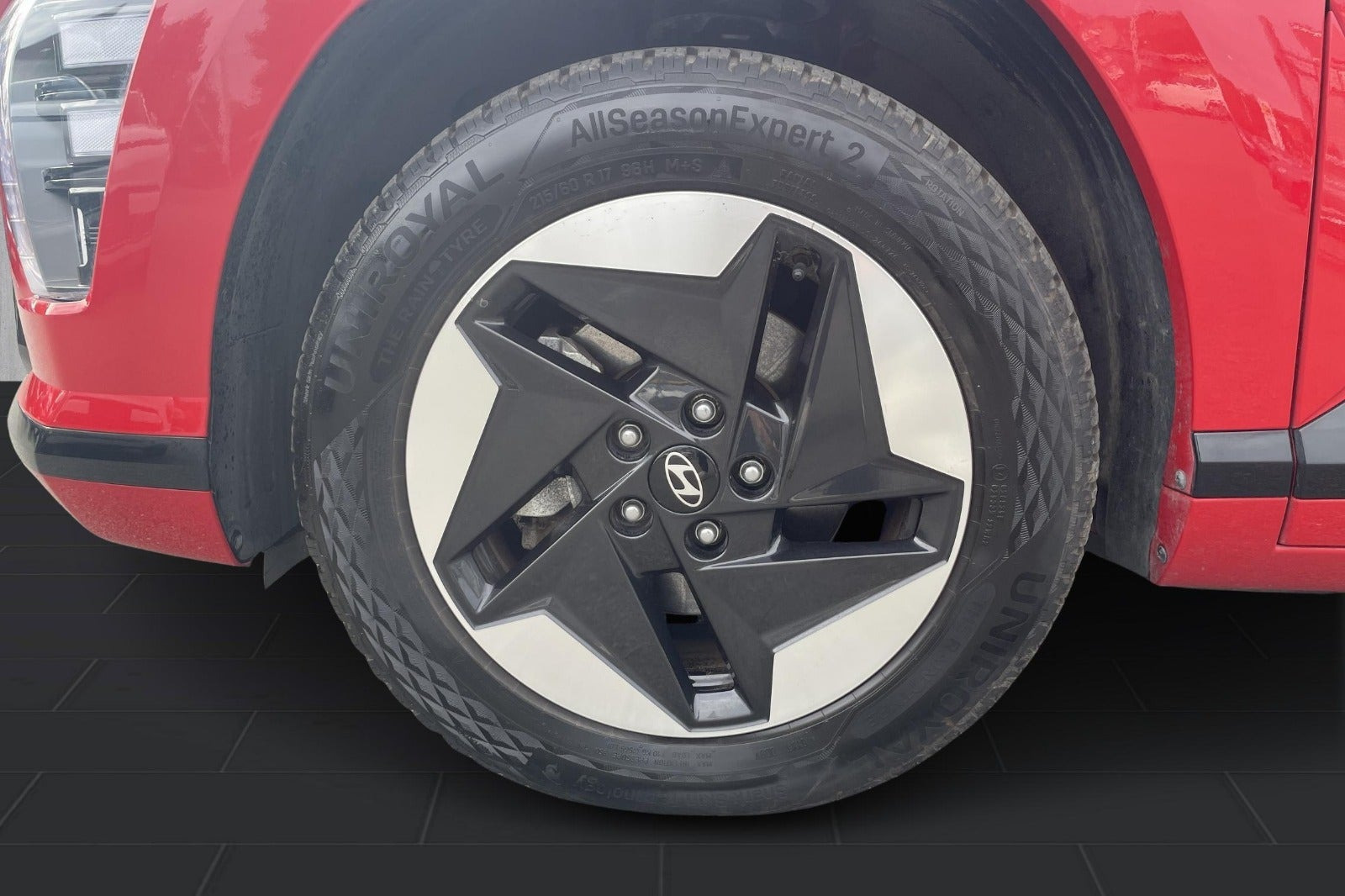 Rød Hyundai Kona fra 2024