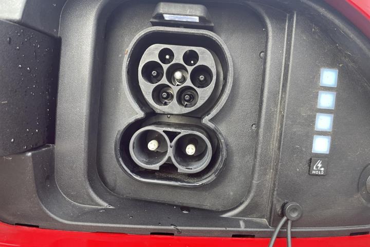 Rød Hyundai Kona fra 2024