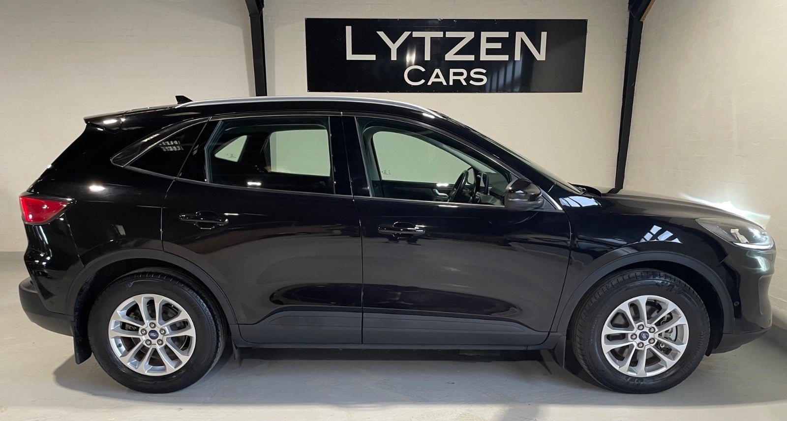 Sort Ford Kuga fra 2021