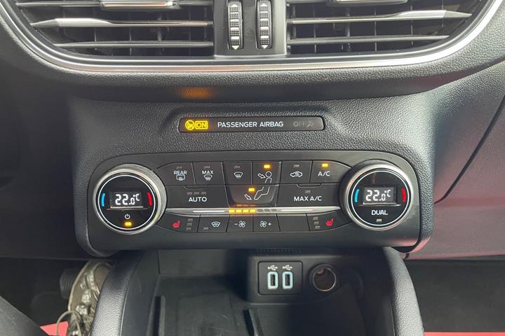 Sort Ford Kuga fra 2021