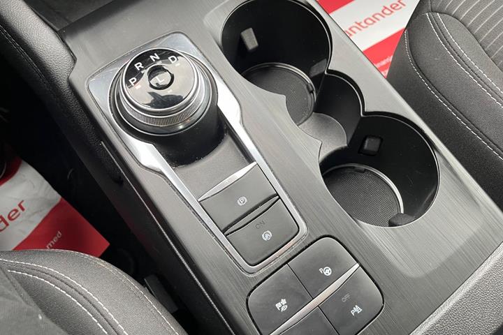 Sort Ford Kuga fra 2021