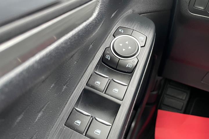 Sort Ford Kuga fra 2021